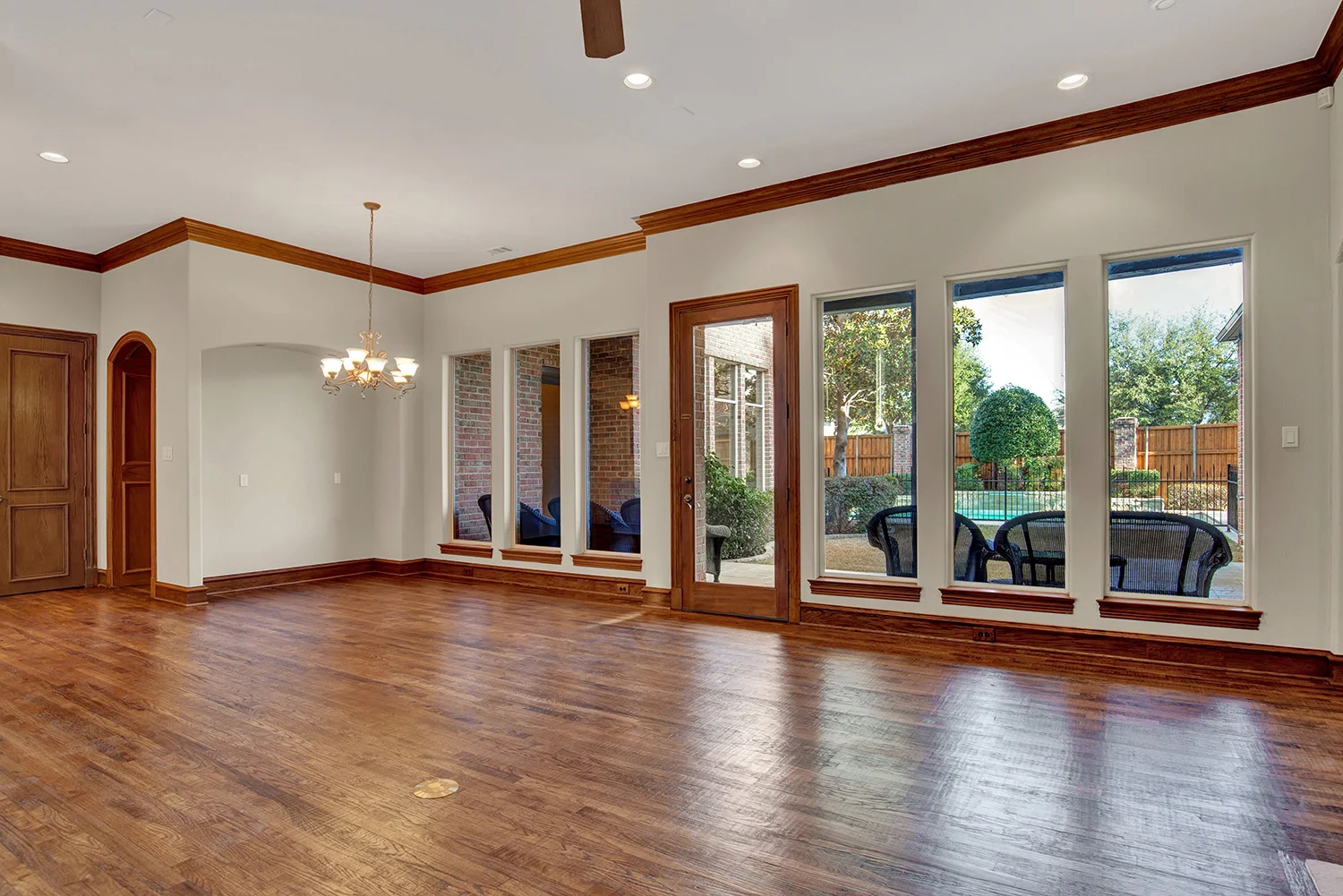 Expert Water Damage Cleanup North Dallas, TX - Restored Hardwood Flooring and Interior